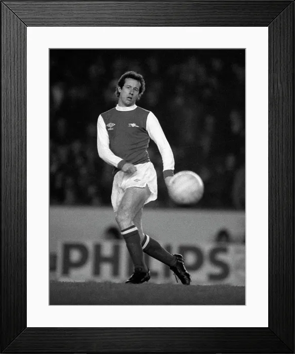 Framed Print : Arsenal v Bolton Wanderers Framed Print : Arsenal v Bolton Wanderers