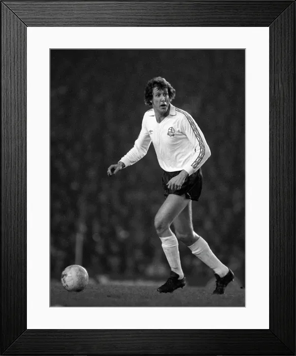 Framed Print : Arsenal v Bolton Wanderers