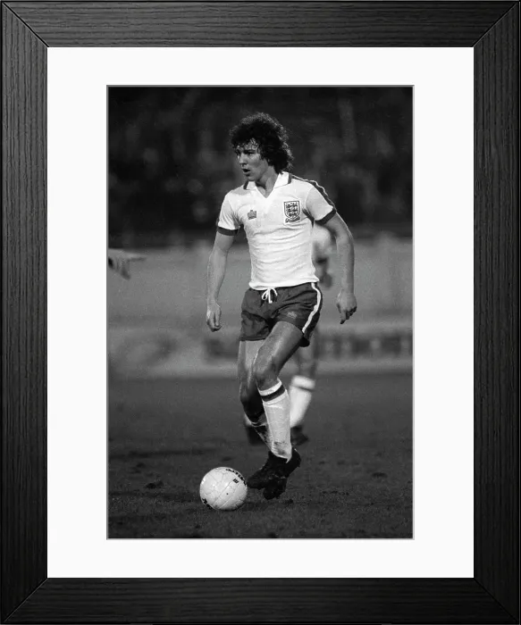 Framed Print : Football - England v Scotland U21 1980 Framed Print : Football - England v Scotland U21 1980