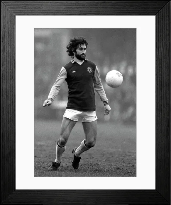 Framed Print : Wolves v Aston Villa - Football League February 1981 Framed Print : Wolves v Aston Villa - Football League February 1981