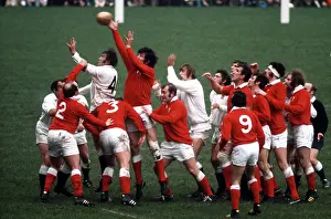 5 Nations Prints: 15 January 1972 - Five Nations Rugby Union - England v Wales - Both teams go up for a line out - Photo