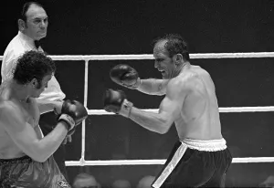 Monochrome Prints: Henry Cooper v Joe Bugner